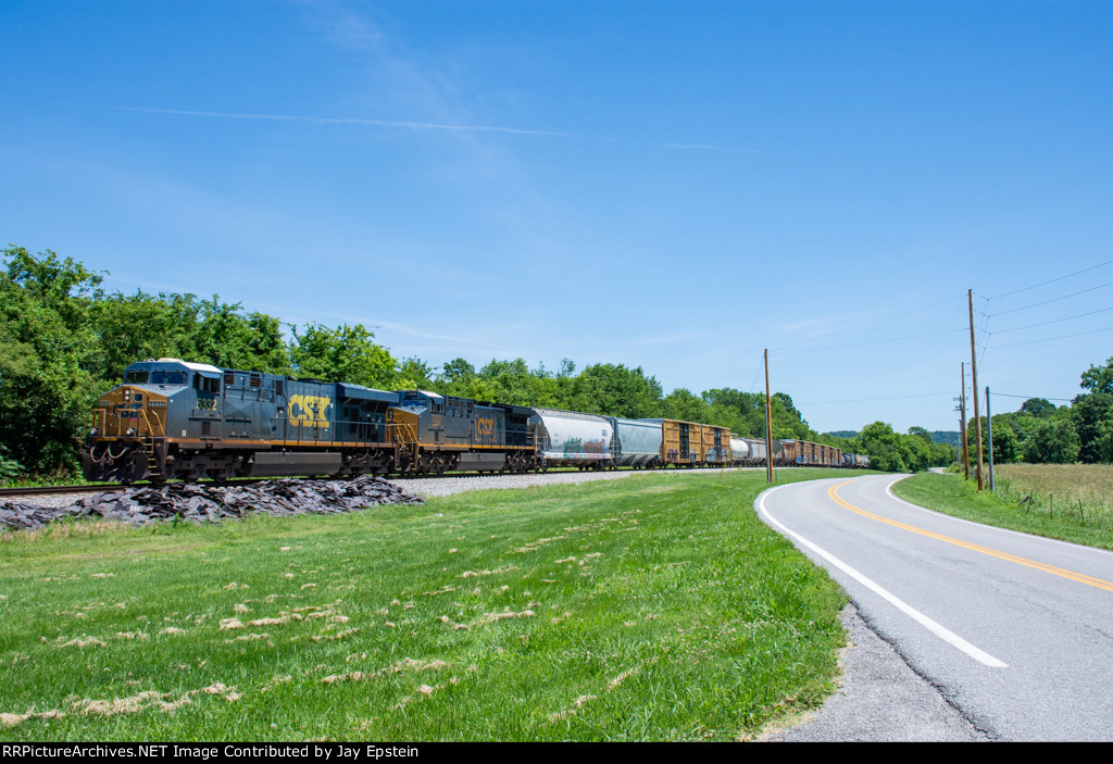 Two GE's lead a train north on the Chattanooga Sub 